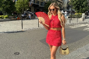 ?哈利今天为何如此生猛？原来是有美女女友抱抱鼓励?