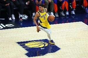?哈利伯顿0失误砍下三双 成NBA历史分区决赛做到这点第一人