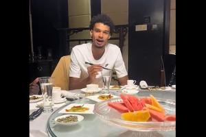 这水平如何?文班亚马一展歌喉秀中文 你听出来是什么歌了吗