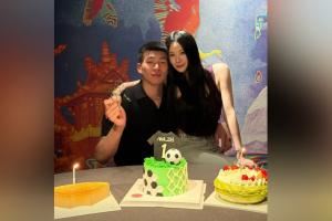 异地恋不容易?范志毅女儿休赛期与未婚夫马镇相聚，为他过生日