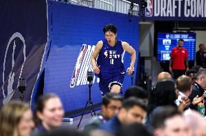 ?翻译：杨瀚森犹他爵士试训表现惊艳 上去就13-0打爆了对手