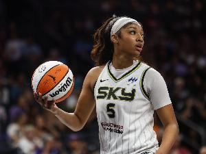 ?里斯生涯场均进攻篮板为WNBA历史最多 比肩NBA摩西-马龙