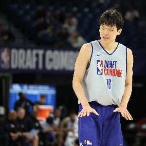 ?青岛记者：杨瀚森今日试训了凯尔特人 将背靠背试训老鹰