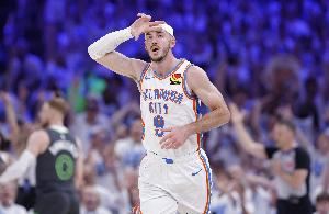攻防一体?卡鲁索砍下至少20分5抢断 NBA历史总决赛替补首人