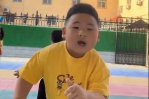 ?火箭队记晒亚洲小男孩魔性舞蹈视频 庆祝乌度卡长留火箭