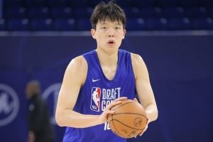 ?杨瀚森在试训魔术后 球队高层单独与他会话近两小时