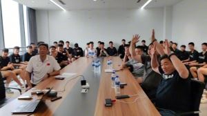 我们在瀚森NBA选秀第二现场一起为他欢呼?瀚森你是我们的骄傲~