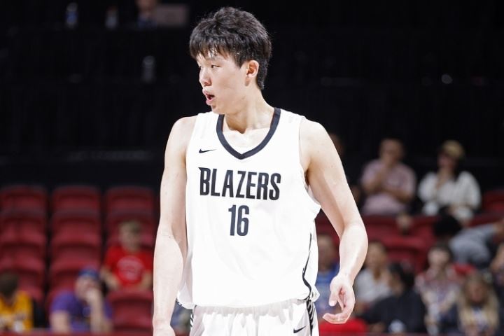 柯凡:杨瀚森昨天教学赛打了4分钟 今天算是“背靠背”