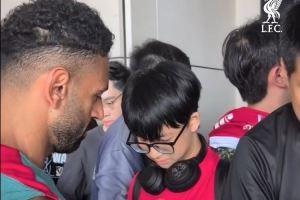 展现亲和力!利物浦社媒晒球员为中国球迷签名视频