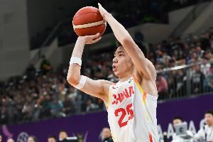  身手全能！朱俊龙3中2拿到5分4板5助 三分2中1