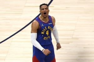  杨毅：威少场均三双很厉害但其实有定式 他是NBA塑造的体系内英雄